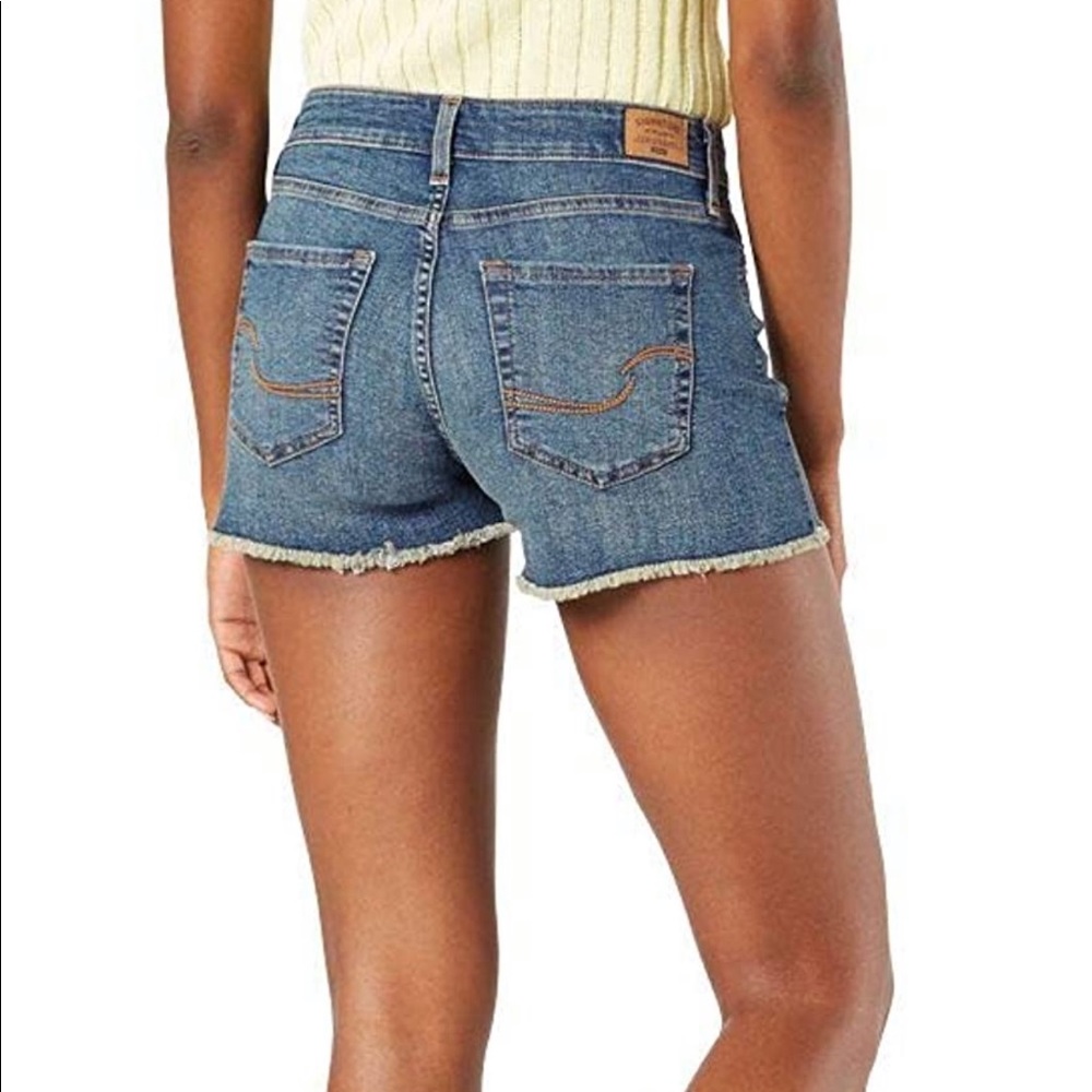 Signature Levi Strauss Gold  Mid-Rise Jean Shorts